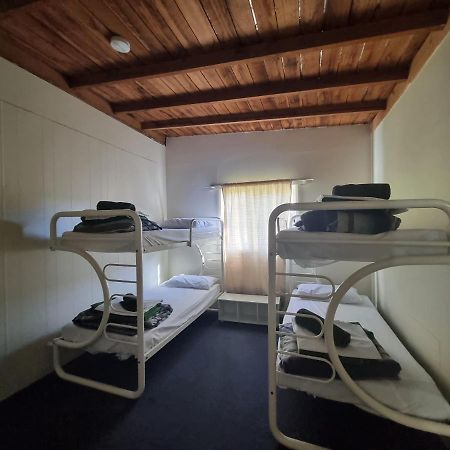 Strahan Backpackers Esterno foto