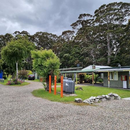Strahan Backpackers Esterno foto