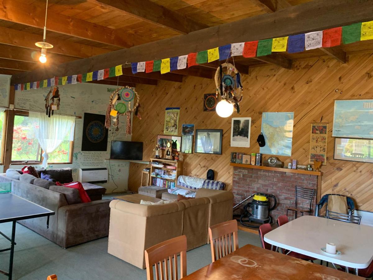 Strahan Backpackers Esterno foto