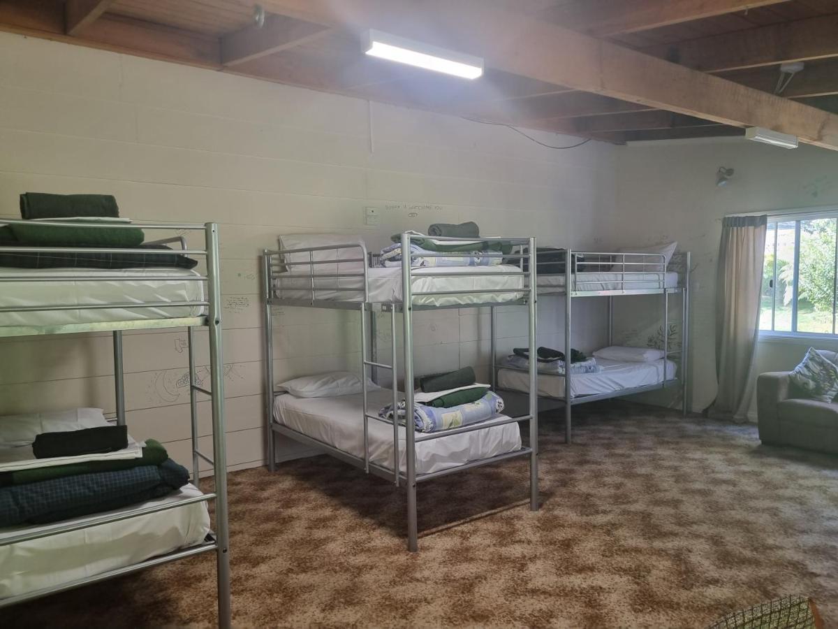 Strahan Backpackers Esterno foto