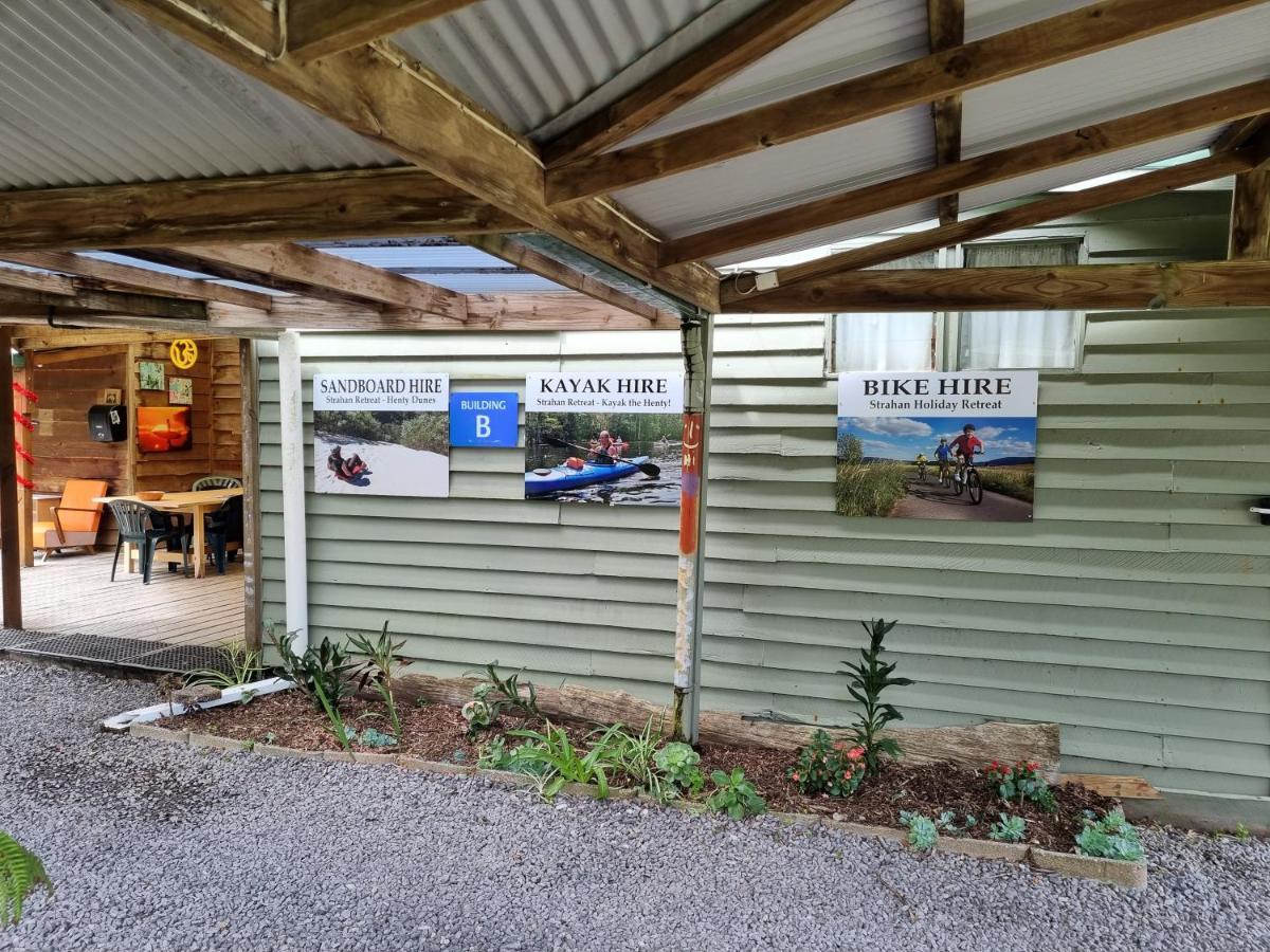 Strahan Backpackers Esterno foto