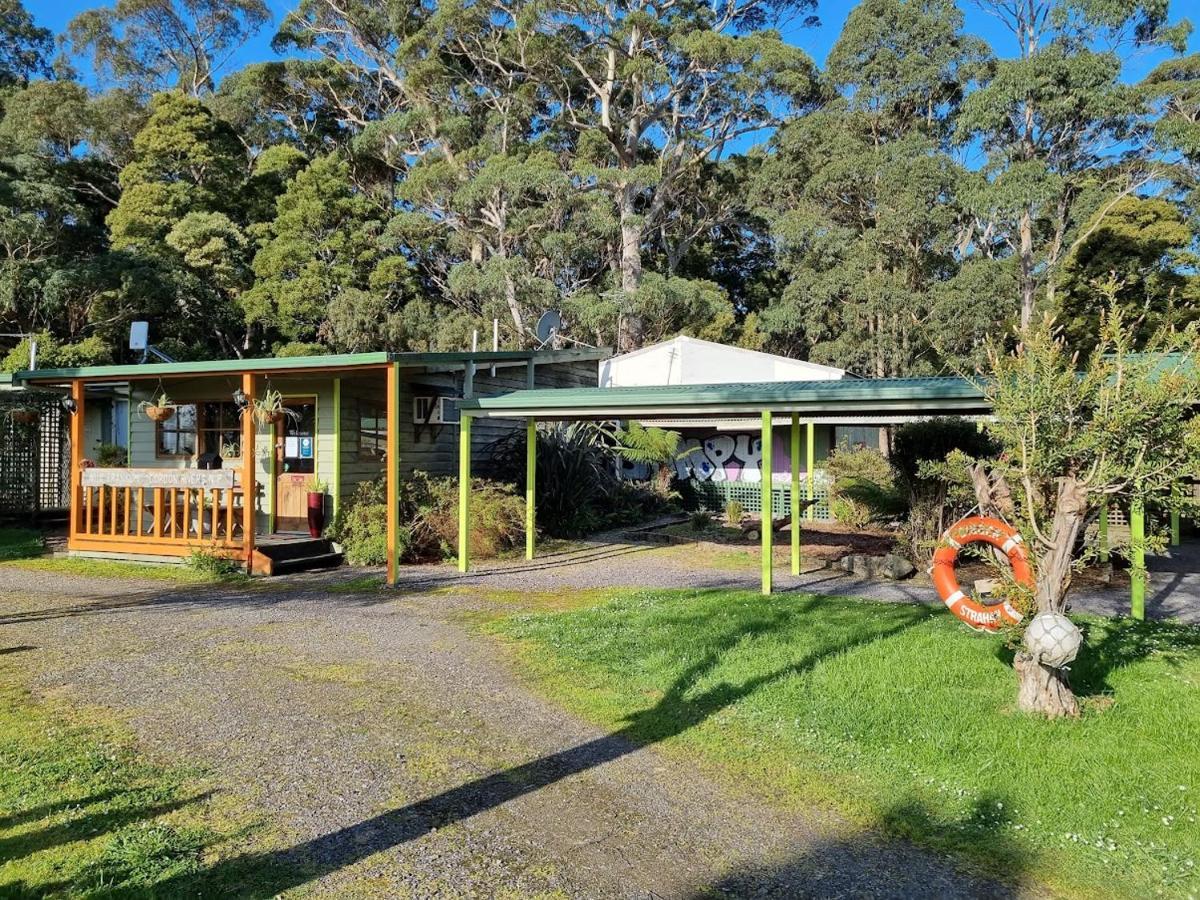Strahan Backpackers Esterno foto
