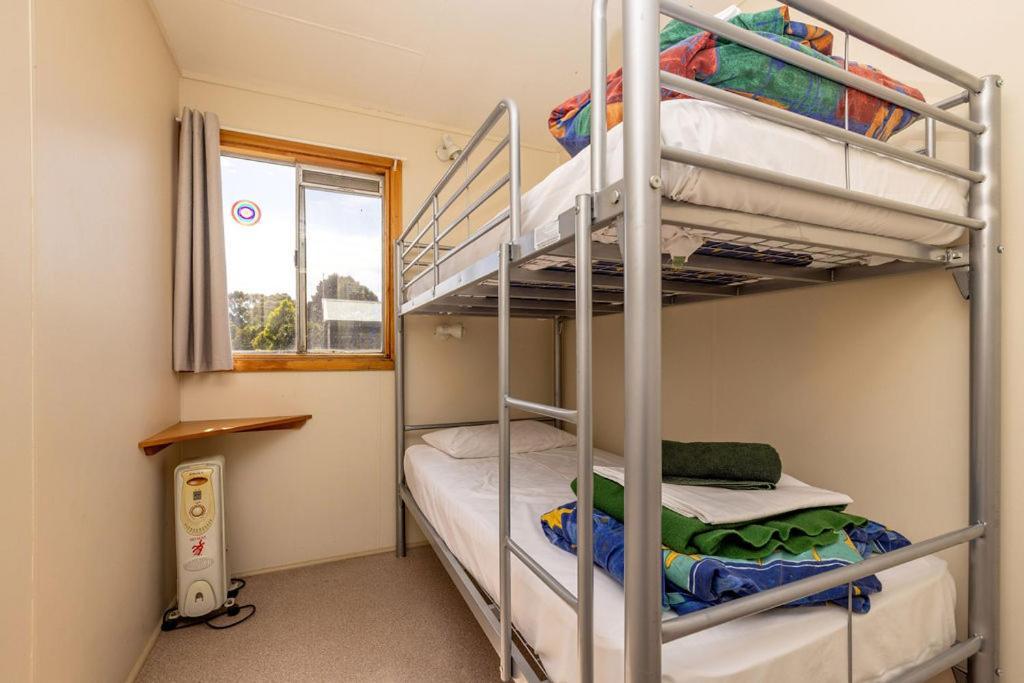 Strahan Backpackers Esterno foto